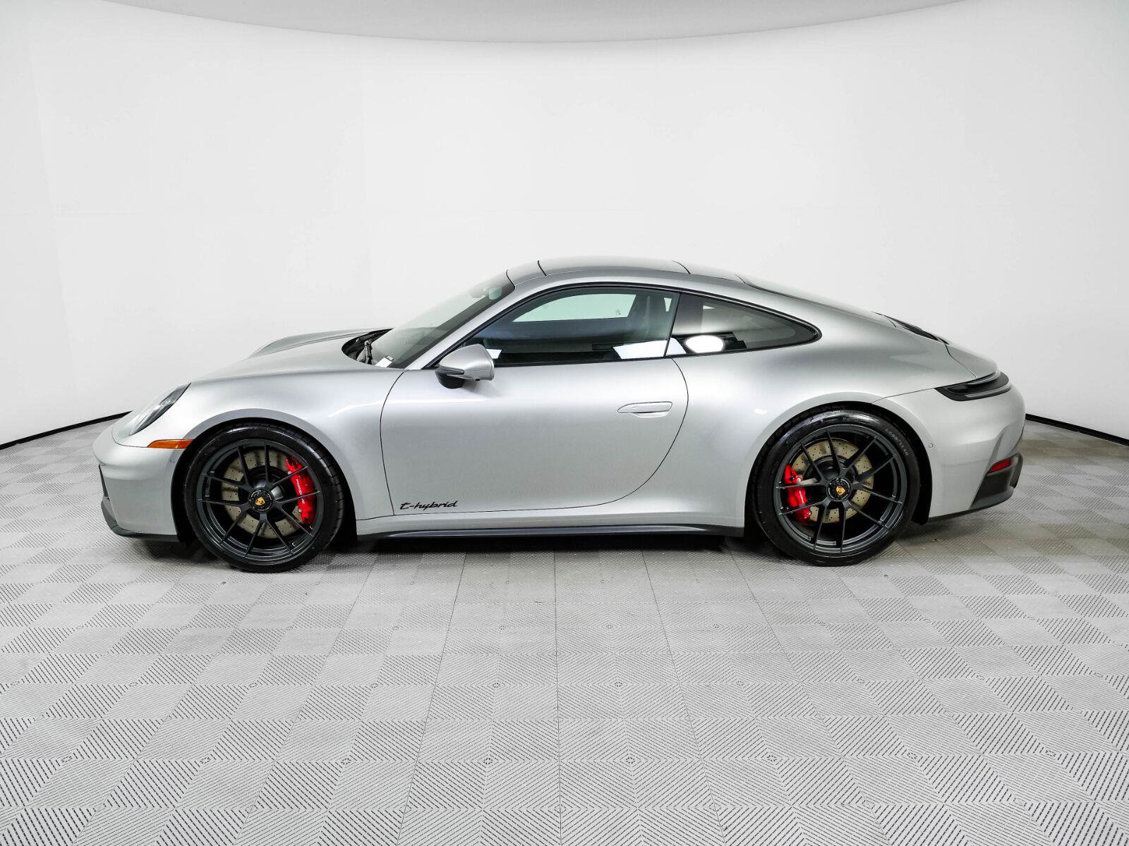 New 2026 Porsche 911 Carrera GTS RWD image 2