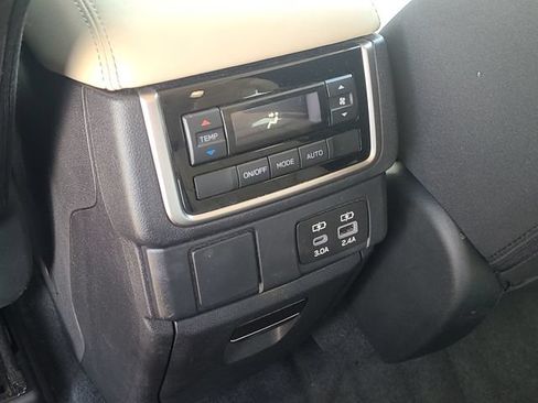 Used 2025 Subaru Ascent Premium AWD/4WD image 18
