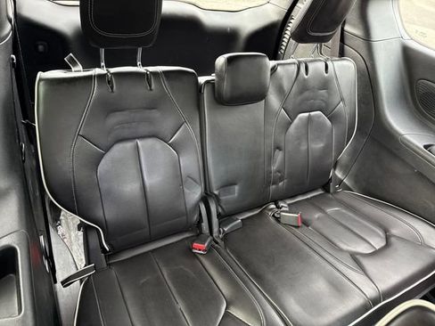 Used 2024 Chrysler Pacifica Premium FWD image 18