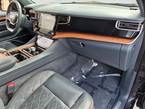 Used 2024 Jeep Grand Wagoneer Series III w/ Rear Seat Video Group 1 AWD/4WD image 26