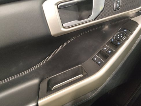 Used 2023 Ford Explorer XLT RWD image 27