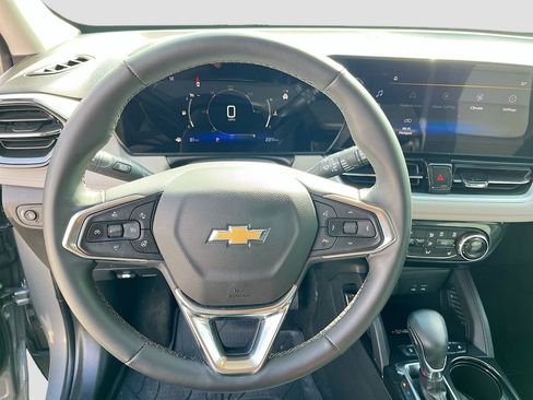 Used 2024 Chevrolet TrailBlazer LT w/ Convenience Package FWD image 11