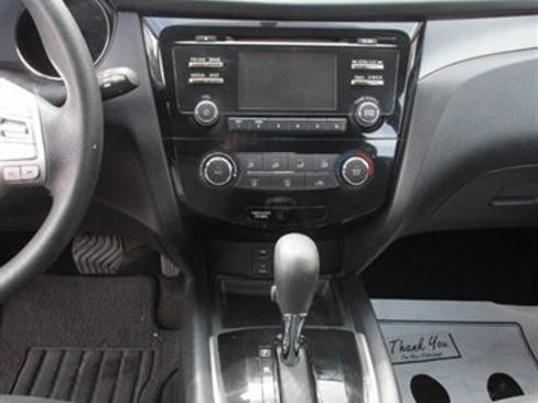 Used 2016 Nissan Rogue S AWD/4WD image 20