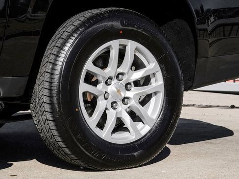 Used 2022 Chevrolet Suburban LT w/ Luxury Package image 57