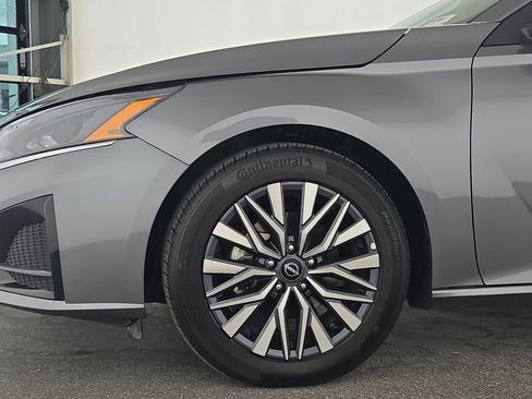 Used 2025 Nissan Altima 2.5 SV image 37