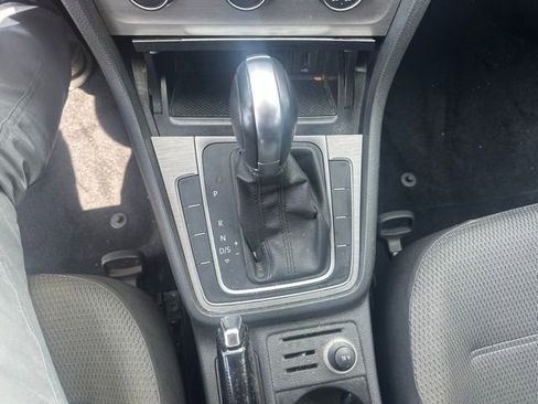 Used 2016 Volkswagen Golf S FWD image 13
