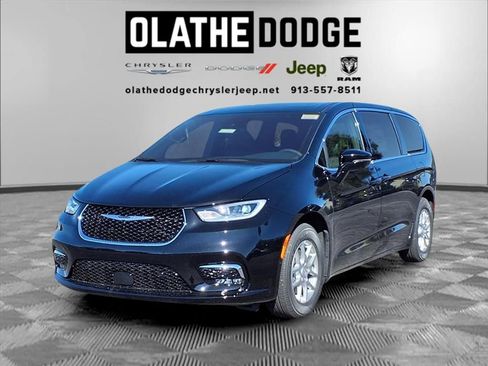 New 2026 Chrysler Pacifica Select image 1