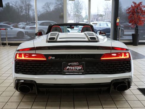 Used 2022 Audi R8 V10 w/ Carbon Exterior Package image 18