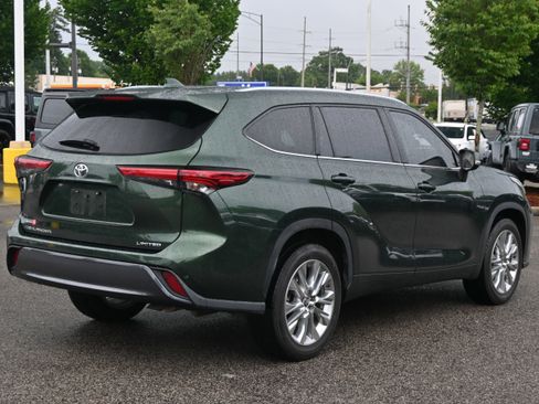 Used 2023 Toyota Highlander Limited FWD image 9