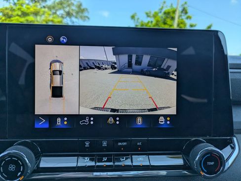 Used 2023 Chevrolet Colorado Trail Boss w/ Technology Package AWD/4WD image 20