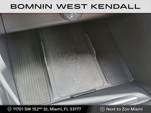 Used 2020 Volvo XC40 T4 Momentum w/ Protection Package Premier image 22