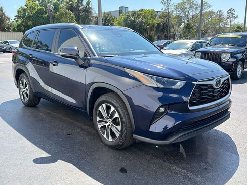 Used 2023 Toyota Highlander XLE image 7