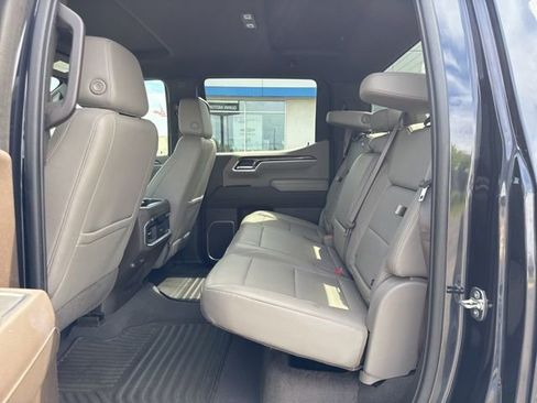 Used 2022 Chevrolet Silverado 1500 LTZ AWD/4WD image 11