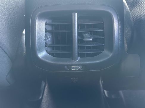 Used 2016 Jeep Cherokee Latitude FWD image 18
