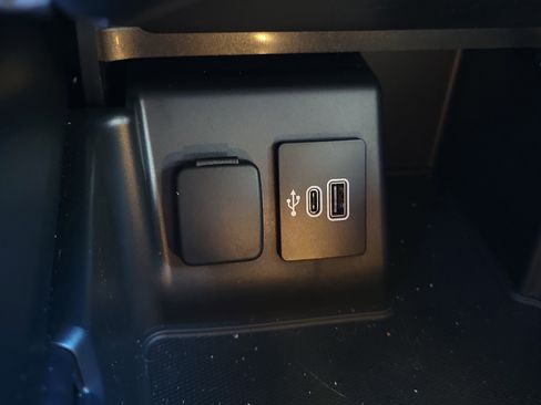 Used 2025 Ford Explorer Active w/ Active Comfort Package image 10