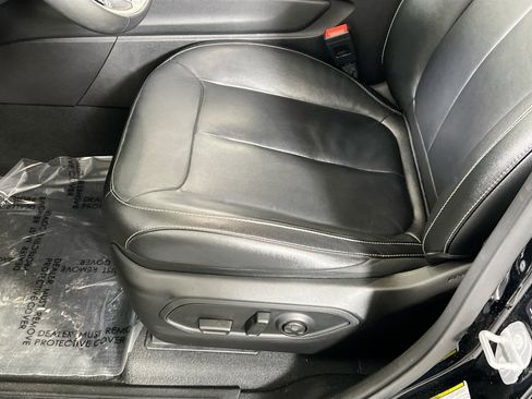 Used 2023 Jeep Grand Cherokee Limited image 19