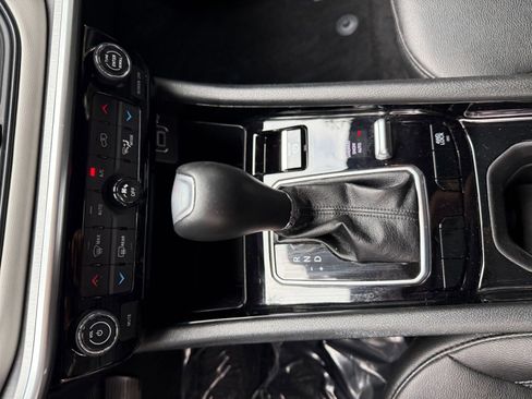 Used 2025 Jeep Compass Limited image 36