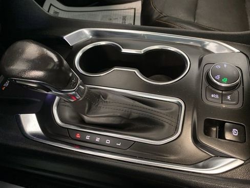 Used 2021 Chevrolet Traverse Premier image 21