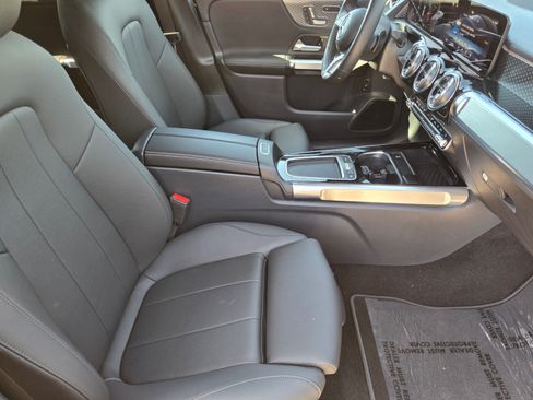 Used 2025 Mercedes-Benz GLB 250 w/ Exclusive Package image 10