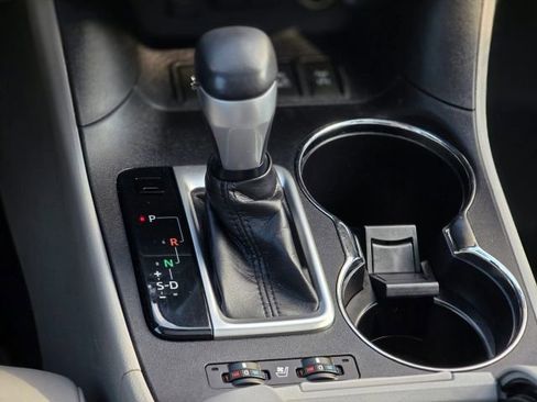 Used 2018 Toyota Highlander Limited image 21