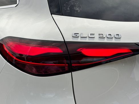 Used 2024 Mercedes-Benz GLC 300 4MATIC image 32
