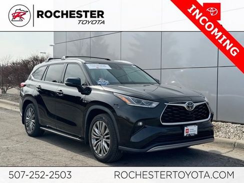 Used 2022 Toyota Highlander Platinum image 1