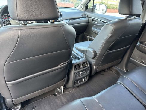 Used 2022 Honda Pilot Touring image 13
