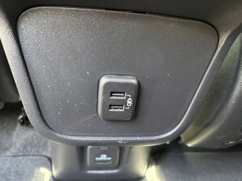 Used 2024 GMC Terrain SLT FWD image 18