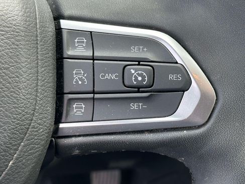 Used 2025 Jeep Compass Limited AWD/4WD image 23