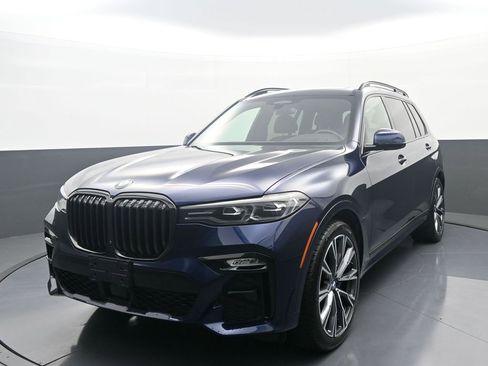 Used 2022 BMW X7 xDrive40i w/ M Sport Package AWD/4WD image 1