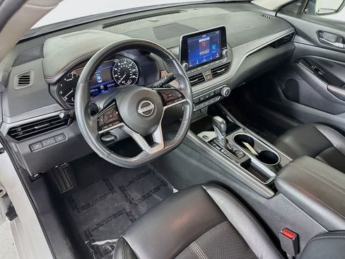 Used 2024 Nissan Altima 2.5 SR FWD image 2