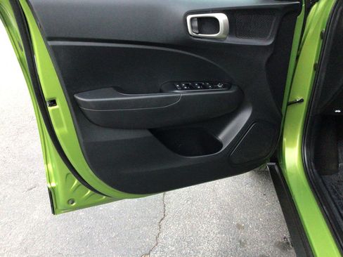 Used 2024 Hyundai Venue SEL image 7