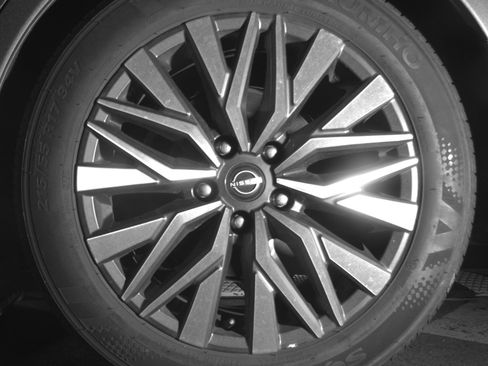 Used 2025 Nissan Altima 2.5 SV FWD image 14