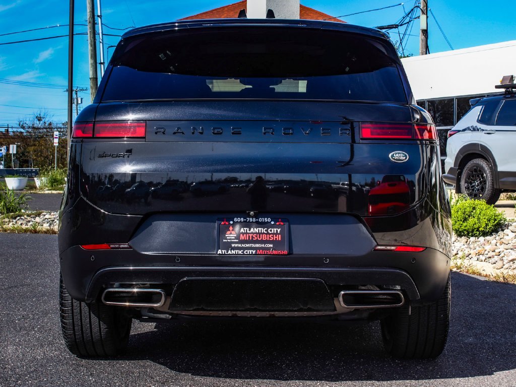 Used 2023 Land Rover Range Rover Sport SE AWD/4WD image 5