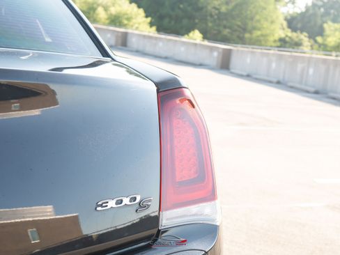 Used 2018 Chrysler 300 S w/ 300S Premium Group RWD image 45