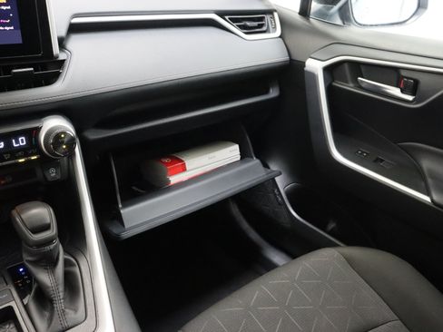 Used 2025 Toyota RAV4 XLE FWD image 23