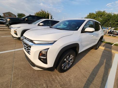 Used 2026 Chevrolet Equinox LT FWD image 3
