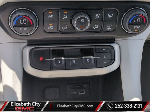 Used 2023 GMC Acadia SLT FWD image 15