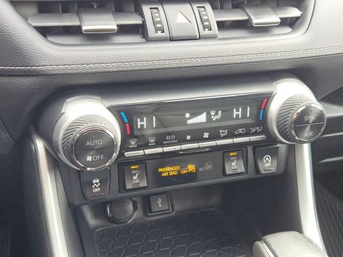 Used 2020 Toyota RAV4 XLE Premium image 26