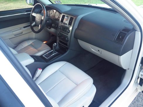 Used 2006 Chrysler 300 Touring w/ Comfort/Convenience Group RWD image 15