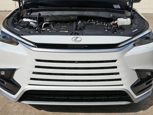 Used 2024 Lexus TX 500h AWD w/ Technology Package image 8
