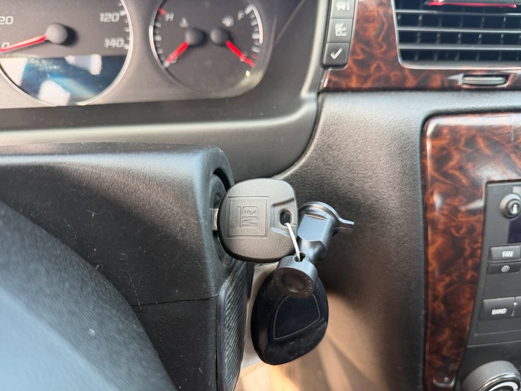 Used 2013 Chevrolet Impala LTZ FWD image 30