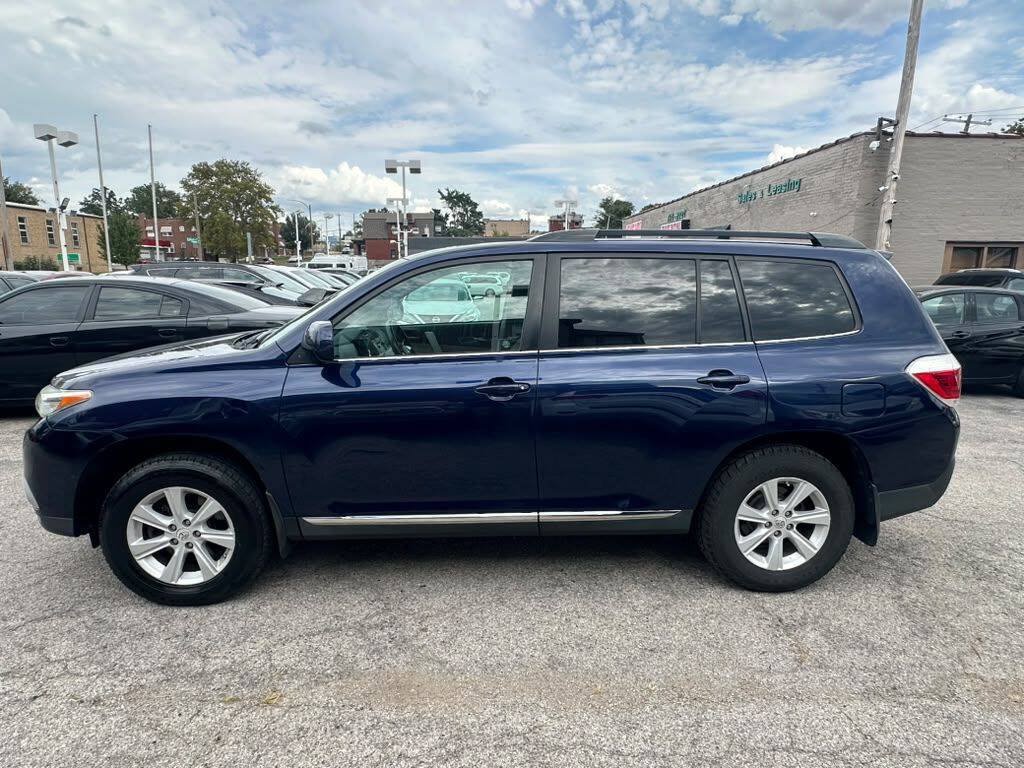 Used 2013 Toyota Highlander Plus AWD/4WD image 5