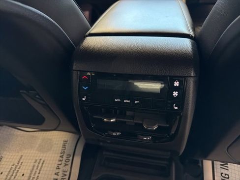 Used 2024 Jeep Grand Cherokee L Limited w/ Black Appearance Package image 40