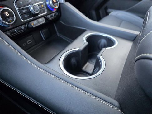 Used 2023 GMC Yukon XL SLT image 24