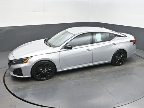 Used 2024 Nissan Altima 2.5 SR FWD image 32