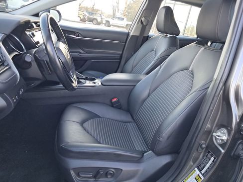 Used 2020 Toyota Camry SE image 11