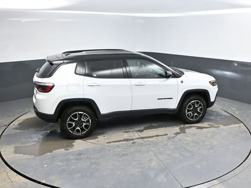 Used 2025 Jeep Compass Trailhawk AWD/4WD image 37