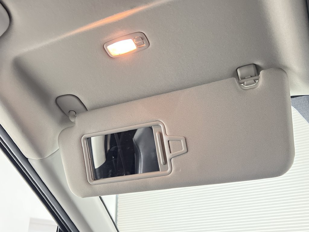 Used 2025 Kia Carnival FWD image 79