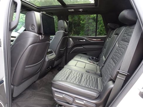 Certified 2022 Cadillac Escalade Sport Platinum w/ Heavy-Duty Trailer Package AWD/4WD image 15